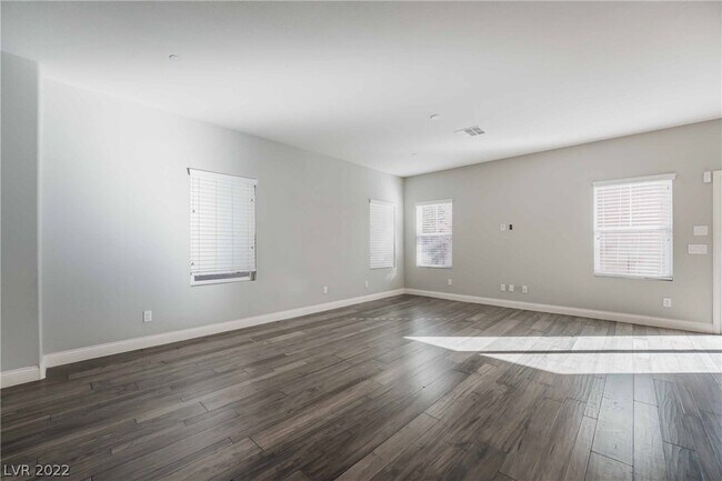 Foto del edificio - 870 N Water St
