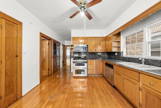 Foto del edificio - 5223 W School St