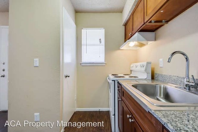 Building Photo - 9133 Quail Creek Dr