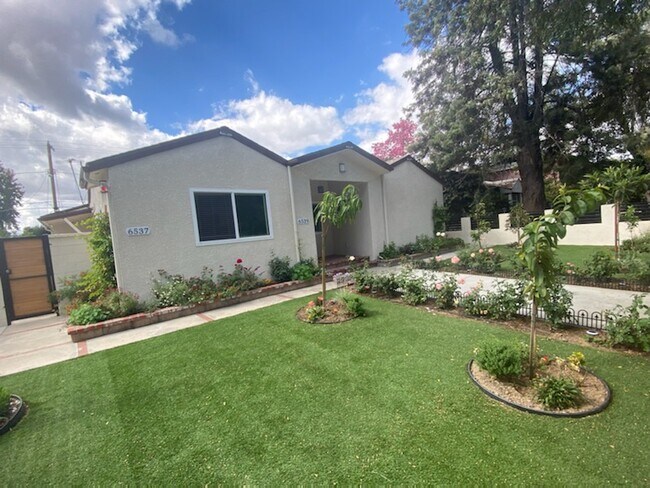 Foto del edificio - 6539 Coldwater Canyon Ave