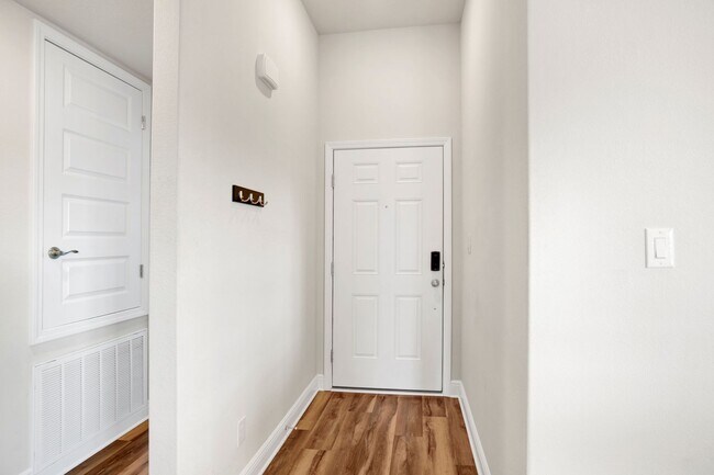 Foto del edificio - Beautiful 3 Bed 2 Bath Home Centrally Located in Pensacola