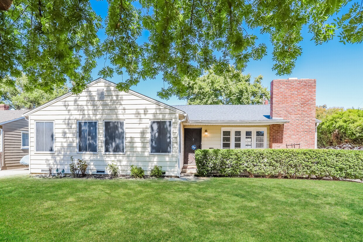 Foto principal - 2131 Irvin Way
