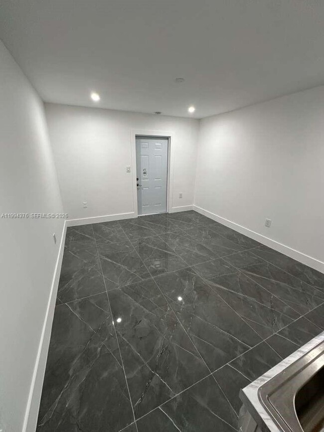 Building Photo - 10825 SW 145th Pl