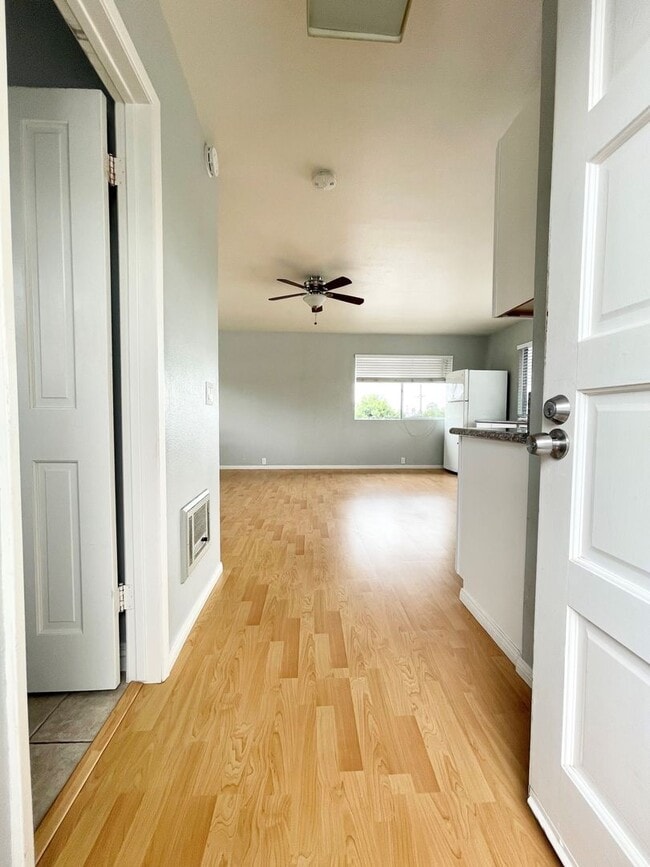 Foto del edificio - Spacious Studio near Carlsbad Village!