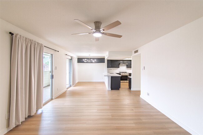 Foto del edificio - 14555 Wunderlich Dr