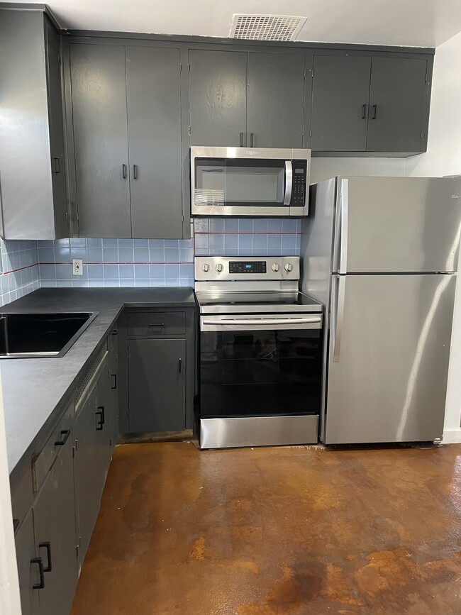 Building Photo - 1857 E Earll Dr