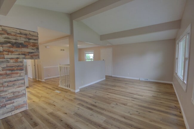 Building Photo - 3 bed home