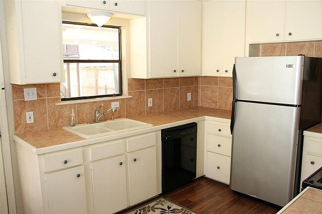 Building Photo - 1220 Ashland St