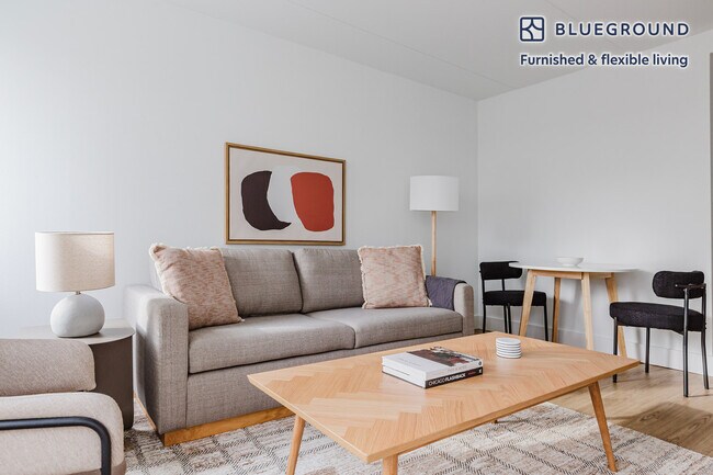 Building Photo - 160 West 24 Street-SI FL16-ID1636