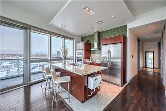 Building Photo - 4471 Dean Martin Dr