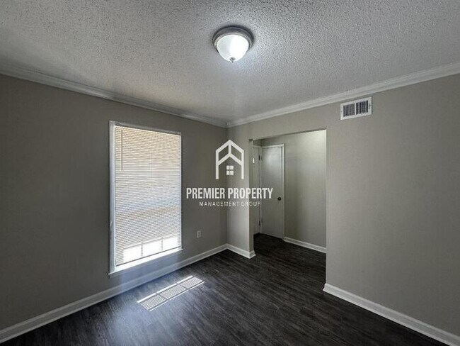 Foto del edificio - 6536 S Earhart Dr