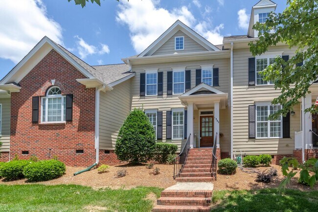 Building Photo - 1303 FairView Club Dr