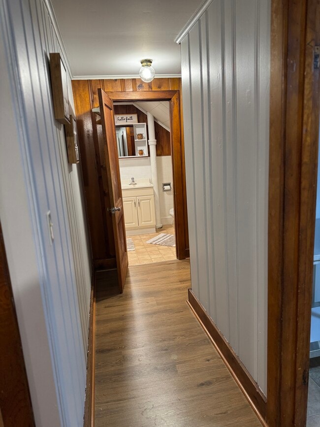 Building Photo - 618 Leonard Ave