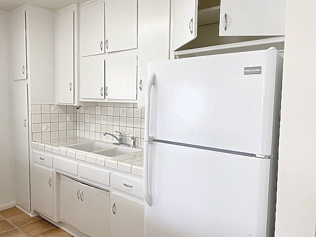 Building Photo - 906 E Imperial Ave