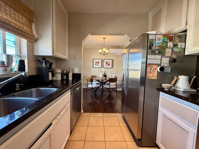 Foto del edificio - Spacious & Private 2 Bedroom Apartment wit...