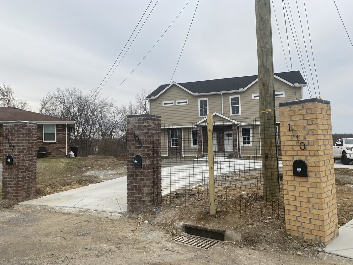 1107 Forest Ridge Way, Hermitage, TN 37076 Townhome Rentals in