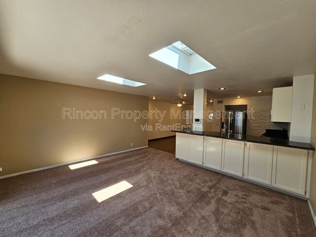Building Photo - 2632 Captains Ave