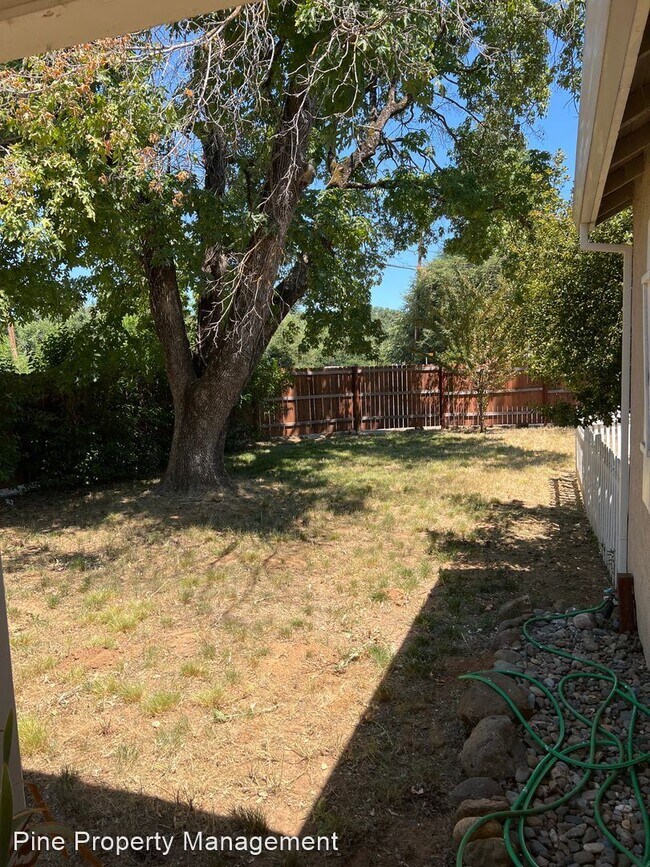 Foto del edificio - 2 br, 2 bath House - 5785 Churn Creek Rd
