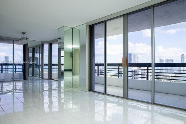 Building Photo - 3500 Mystic Pointe Dr