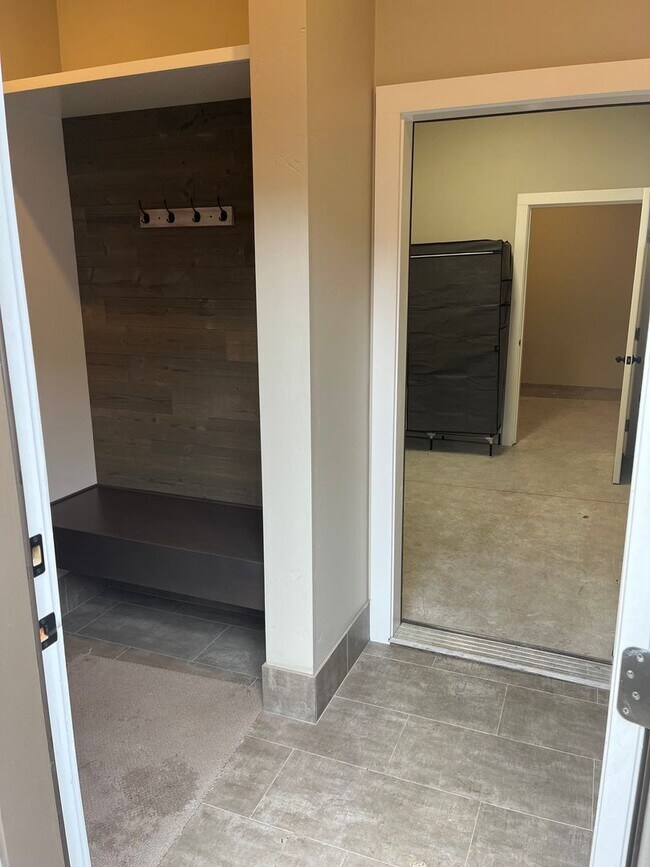 Building Photo - 371