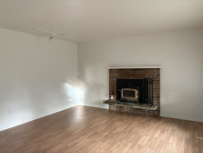 Building Photo - 1838 10th Ave SE