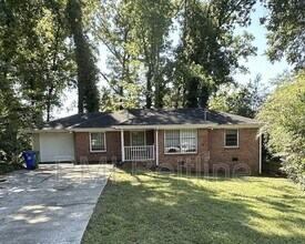 Building Photo - 2881 Monterey Dr