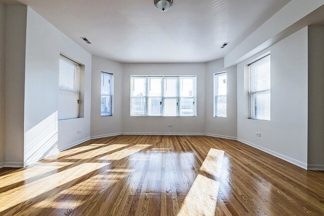 Building Photo - 7938 S Hermitage