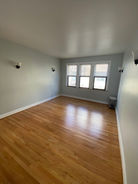 Foto del edificio - 5651 N Spaulding Ave