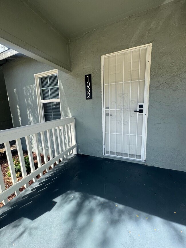 Foto del edificio - CHARMING 2 BED 1 BATH HOUSE WITH NEW FLOOR...