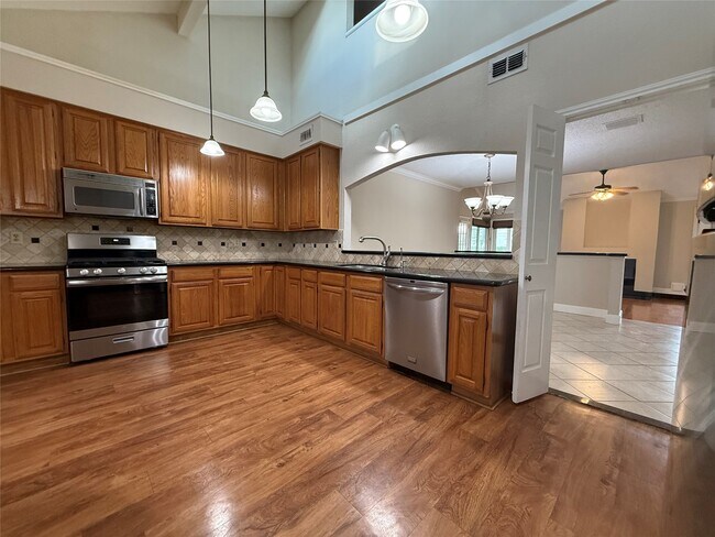 Building Photo - 2131 Greencove Ln