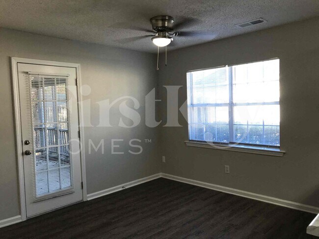 Foto del edificio - 182 Cedar Bend Dr