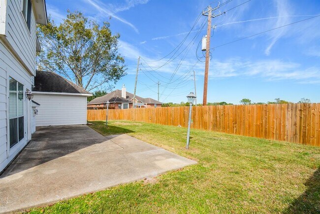 Foto del edificio - 1833 Branch Hill Dr