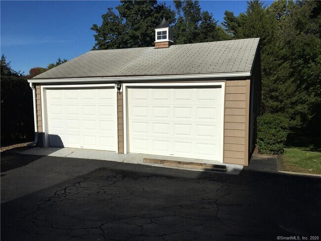 Building Photo - 624 Stillson Rd
