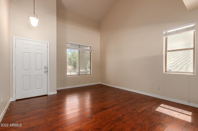 Foto del edificio - 17410 W Holland Ln