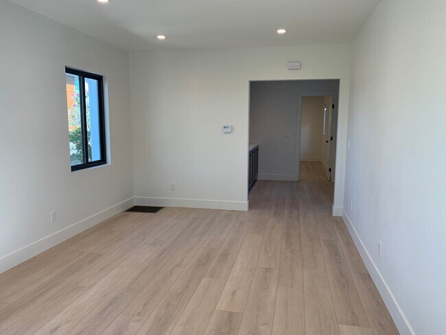 Foto del edificio - 916 Garcia Rd