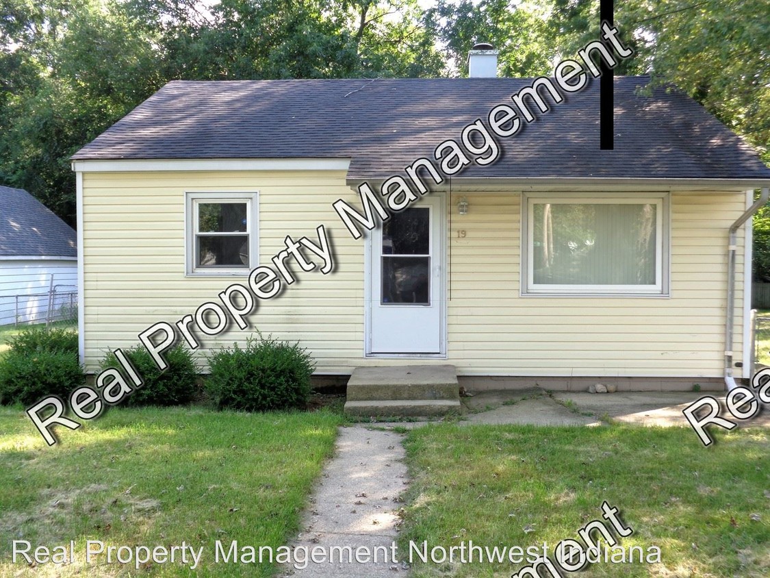 Primary Photo - 19 W 71st Pl