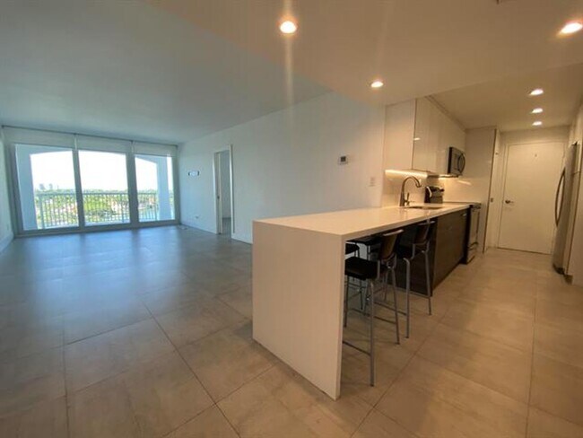 Building Photo - 5401 Collins Ave