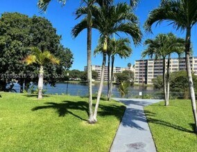 Building Photo - 1667 NE Miami Gardens Dr