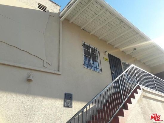 Building Photo - 3042 Rowena Ave