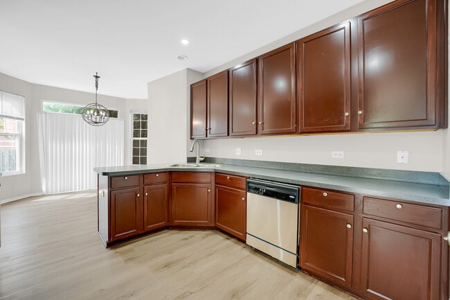 Building Photo - 4914 Montauk Dr