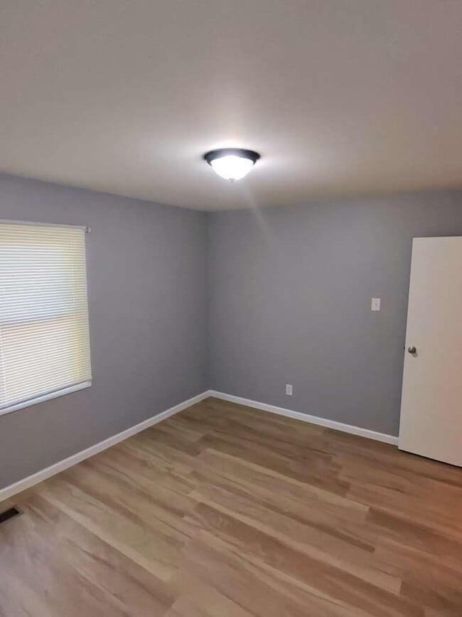 Building Photo - Freshly Updated Florissant Rental – Perfec...