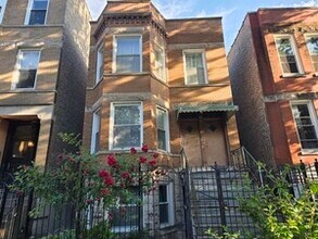 Building Photo - 2507 W Walton St
