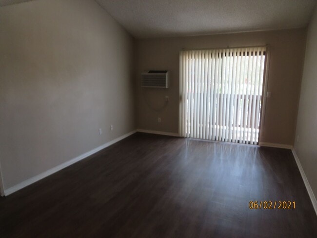 Building Photo - Renovated One Bedroom Condo in Mira Mesa w...