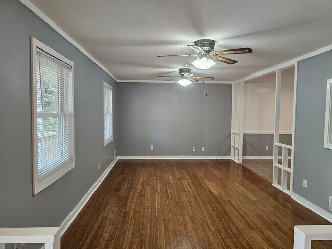 Building Photo - 1240 Elgin Way