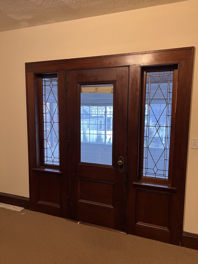 Building Photo - 490 Villa Ave