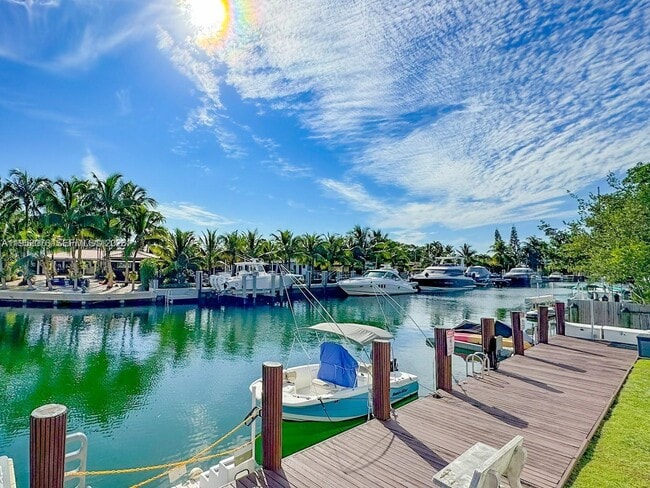 Foto del edificio - 2430 NE 135th St