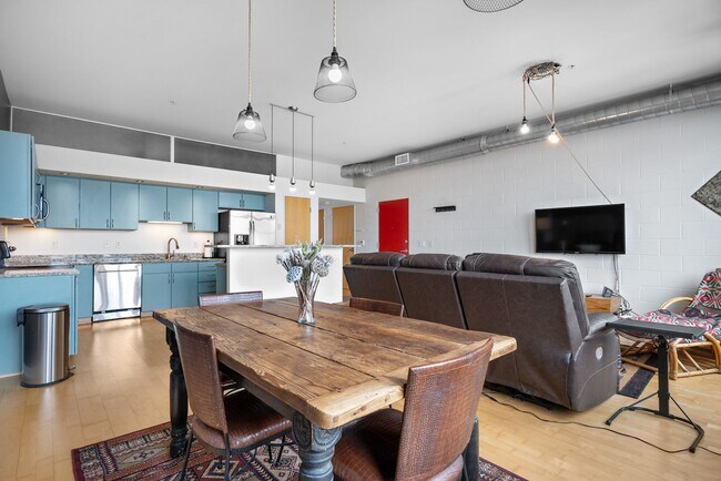 Foto del edificio - Upscale condo in Belmar Commons