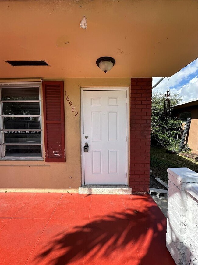 Foto del edificio - 16980 N Miami Ave