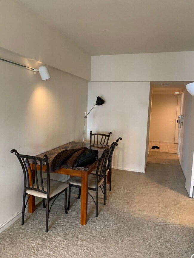 Foto del edificio - 175 E Delaware Pl