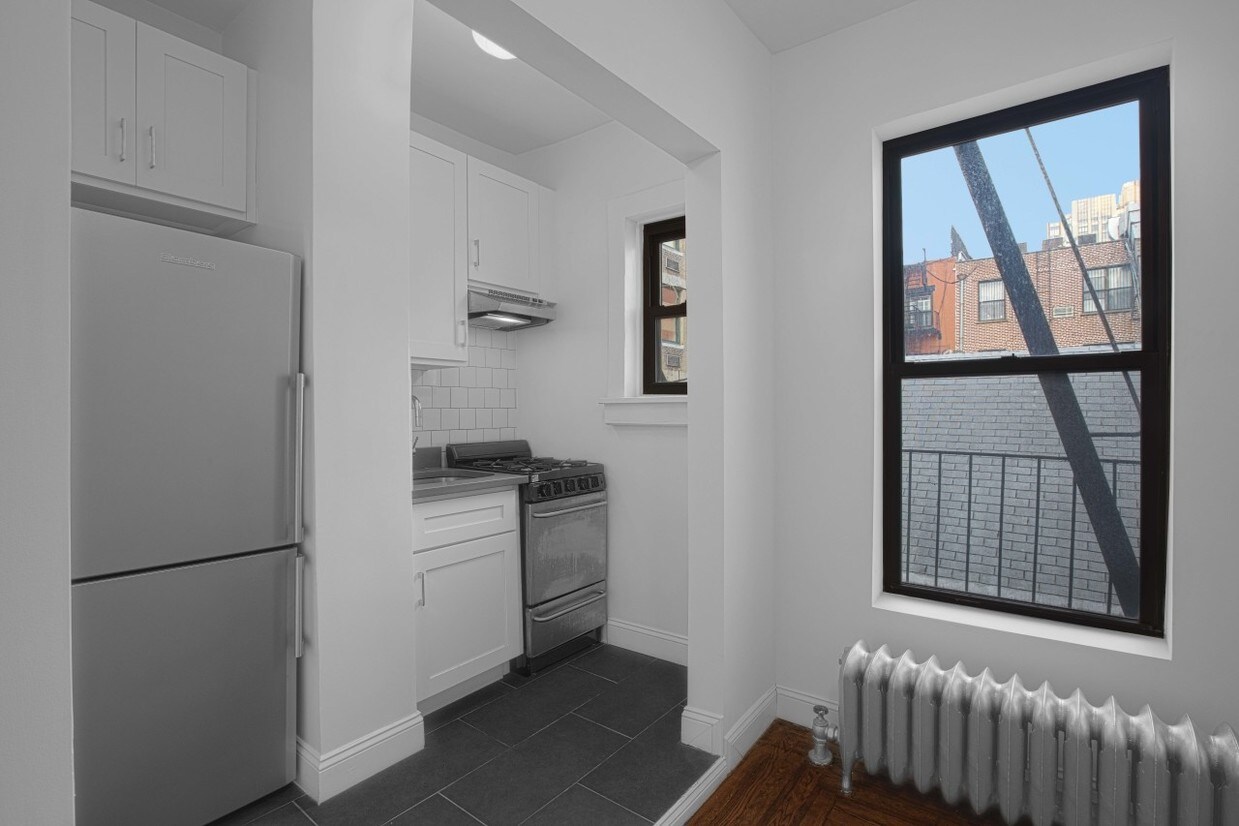 Primary Photo - 28 W 13th St